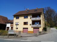 Dreifamilienhaus, plus Lager, Garagen und Stellplätzen - Veitsbronn