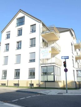 Neuwertige 3 Zi. Wohnung * ca. 73,44 m² Wfl. * Wannenbad * G-WC * großer Balkon in Südlage * Einbauküche * Außenstell... - Langenfeld (Rheinland)