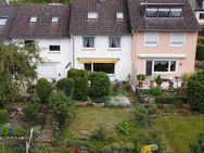 Familienleben in Bestlage: Sanierungsbedürftiges Reihenmittelhaus mit Terrasse in Triers begehrtem Stadtteil Heiligkreuz - Trier