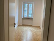 Wodanstraße ! WG-taugliche 3-Zi.-AB-Wohnung, Einbauküche, Parkett, Hochparterre - Nürnberg