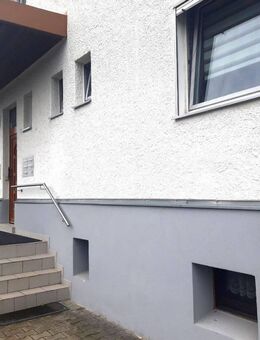 Ohne Renovierungsstau - Helle Dachgeschoßwohnung mit Stellplatz und Gartenanteil - Sulzbach-Rosenberg