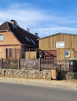 Doppelhaushälfte mit großer Halle als Nebengelass - Gudow