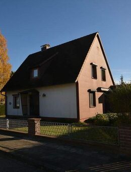 Gepflegtes 1-2 Familienhaus mit Keller, Garage u. Nebengelass - Eschede