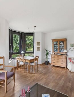 Attraktive 2-Zi.-ETW mit Aufzug, Süd-West Balkon und TG-Stellplatz - Düsseldorf
