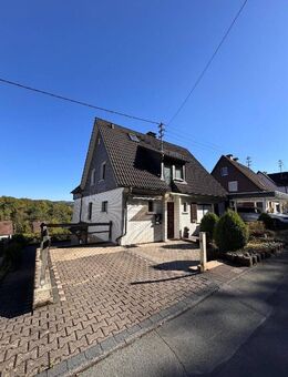 Ein- bis Zweifamilienhaus mit Einliegerwohnung in ruhiger Waldrandlage von Hilchenbach - Hilchenbach