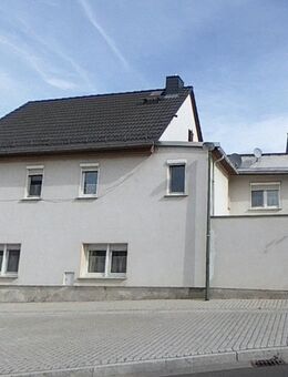 Preisfaires Haus in Osterfeld mit Dämmung und schönem Dach - Osterfeld