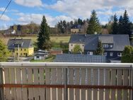 Familientraum auf den Dächern Lauters im sanierten Altbaucharme mit Balkon, Einbauküche und neuer Heizung - Lauter-Bernsbach Bernsbach