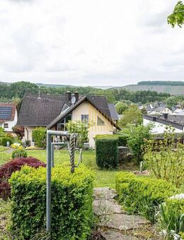 Großzügiges Einfamilienhaus mit Einliegerwohnung und traumhaftem Garten in Wiltingen - Wiltingen