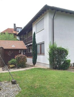 Sehr gepflegtes, besonderes Grundstück mit Zweifamilienhaus und Einfamilienhaus (Teilanbau) mit Garage, Stellplätzen, Garten und Innenhof - Nördlingen