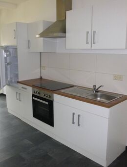 Dachgeschoß in Auerbach mit Einbauküche - Auerbach (Vogtland)