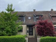 Gemütliches Reihenhaus mit großer Grünfläche, Carport und Nebengebäude in beliebter Lage der Braunschweiger Südstadt - Braunschweig