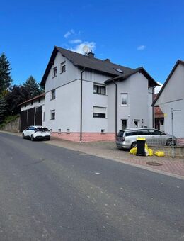 Gepflegtes Zwei-Familienhaus mit Nebengebäuden, Scheune, Stallung und Ackerland - Brachttal