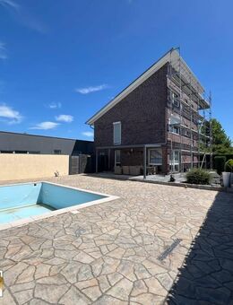 Modernes Einfamilienhaus mit Einliegerwohnung - vielseitige Nutzung, großes Grundstück, Pool - Hamminkeln