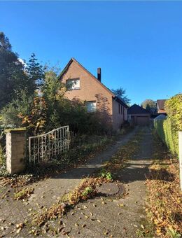 Großzügiges Grundstück mit zwei Einfamilienhäusern und Doppelgarage in ruhiger Lage - Burgdorf (Landkreis Region Hannover)