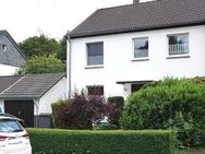 Gepflegtes und vermietetes Zweifamilienhaus in angenehmer Wohnsiedlung mit guter Infrastruktur - Duisburg