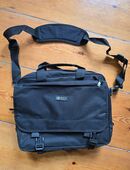 Universal-Umhängetasche mit Laptop-Innen-Tasche in 10827