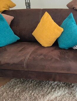 2 Sofas in Wildlederoptik, Federkern & pflegeleicht - Naumburg