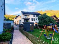 Haus mit Anbau-Gewerbe-/Wohnmöglichkeit und 3 Garagen - Mespelbrunn