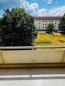 **Besichtigung: Mo., 15.09.25 um 18:30 Uhr** Balkonwohnung im Komponistenviertel! - Brandenburg (Havel)