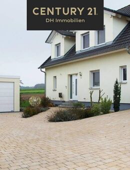 Modernes Einfamilienhaus mit Galerie, Garten und 3 Garagen - Ruhige Lage am Ortsrand - Heroldsbach