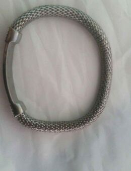 Verschiedene Armbänder - Erkner Zentrum