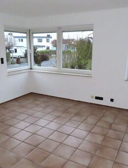 Renovierte, großzügige 4 ZKB mit EBK und Garage in Baunatal - Baunatal