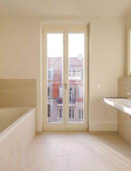 Lichtdurchflutete 3-Zi.-Wohnung mit stilvollem Badezimmer, Sonnenbalkon und Tiefgaragenplatz - Dresden