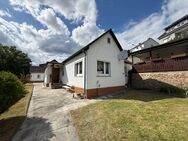 Schöner Bungalow auf ca. 90 m² in Top Lage, Nebengebäude und großem Grundstück mit ca. 793m²! - Niestetal