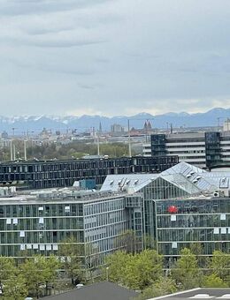 Über den Dächern Münchens: 1 Zimmer-Wohnung mit Balkon und Bergblick - München