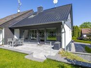 Modernisiertes Einfamilienhaus (einseitig angebaut) mit ELW, 2 Terrassen + Garten in Zentrumslage - Much