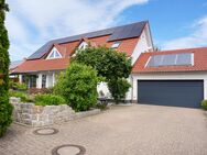 Modernes Einfamilienhaus mit gepflegtem Garten und Teich - Baden-Baden