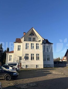 Großzügige 2-Zimmer-Wohnung im sanierten Altbau im Grünen - Grimmen