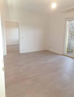 Wunderbare 2 Zimmer Wohnung mit Terrasse (kann leerstehend übergeben werden) - Krefeld