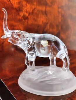 Bleikristall-Elefant auf mattierten Glas-Sockel / VB 33,90 € - Berlin