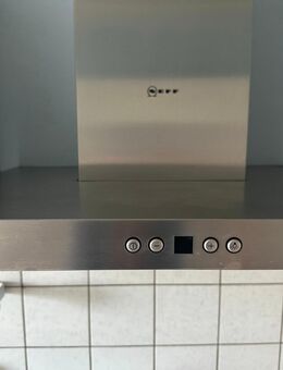 Zwei-zeilige Einbauküche mit Kühlschrank, Herd und Geschirrspülmaschine - Königswinter