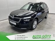 Skoda Kamiq, Ambition Vorb VZE Digi vo hi SpurAssist Connect Sunset 4xEFH Ladeboden Armlehne Metallic, Jahr 2023 - Beilngries