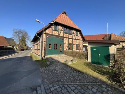 Exklusives Fachwerkhaus mit rustikaler Eleganz, Garten und historischem Weinkeller