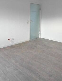 Gepflegte 2 Zi.-Whg. mit Whirlpool-Badewanne, Balkon, Dusche und neue hochwertige Einbauküche! - Hameln