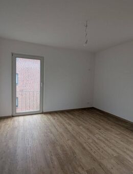 +++ Wir modernisieren - 2 Raum-Erdgeschosswohnung mit Wannenbad in Angerhausen - Duisburg