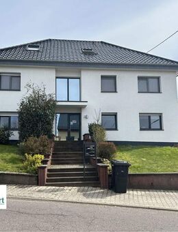WINCHERINGEN: 348 M² WOHNFL. / 4 GARAGEN / VIEL POTENZIAL! / 27 AR - Wincheringen