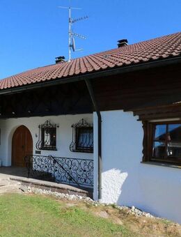 "Haus Sissi" m. einzigartiger Innenausstattung in idyllischer, ruhiger Hanglage (teilmöbliert) - Altusried