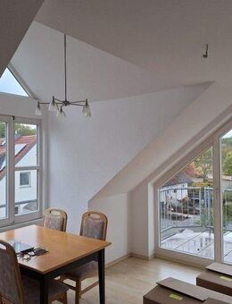 Moderne 4-Zimmer-DG-Wohnung mit 2 Balkonen - Rosbach (Höhe)