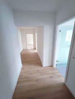 2 ZKB im Herzen von Bensheim mit Stellplatz & Küche / zentral & ruhig / - Bensheim