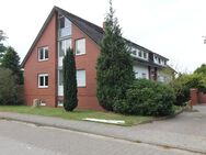 Mehrfamilienhaus in hervorragendem, renoviertem Zustand mit 4 Garagen, zusätzliche Bebauung möglich - Cuxhaven