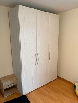 Schöner Kleiderschrank - Oberarth