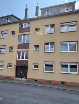 Charmante Halb-Dachgeschosswohnung mit Balkon - Oberhausen
