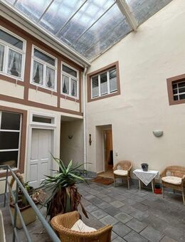 **Große Immobilie bietet viel Potenzial und Nutzungsmöglichkeiten** - Densborn