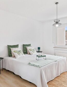 Familientraum: Helle, moderne, bezugsfreie 4-Zi Wohnung mit Sonnenbalkon + Garage in familiärer Lage - Kirchheim (Teck)