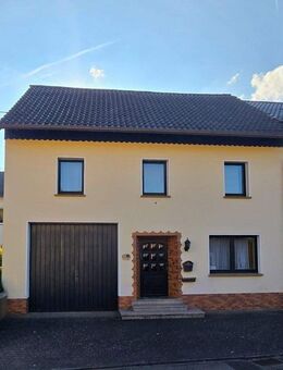 Renovierungsbedürftiges Winzerhaus mit großem Grundstück, Hinterhaus und Stallungen - vielseitiges Anwesen in zentraler Lage von Kanzem - Kanzem