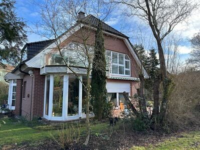 Exclusives Wohnhaus mit 2 separaten Wohneinheiten, Vollkeller, Sauna, Wintergarten, Einbauküche und 3 Bädern.